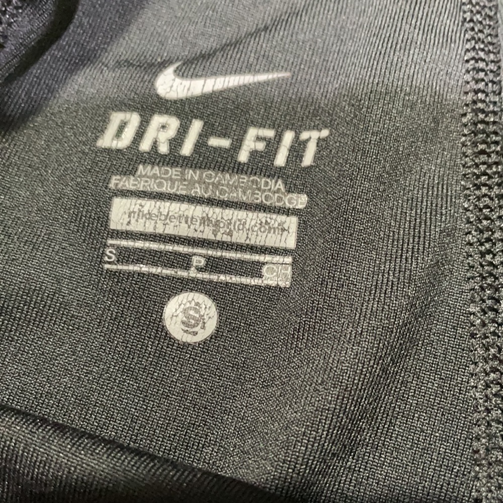 Nike Cropped Leggings - Picture 2 of 5